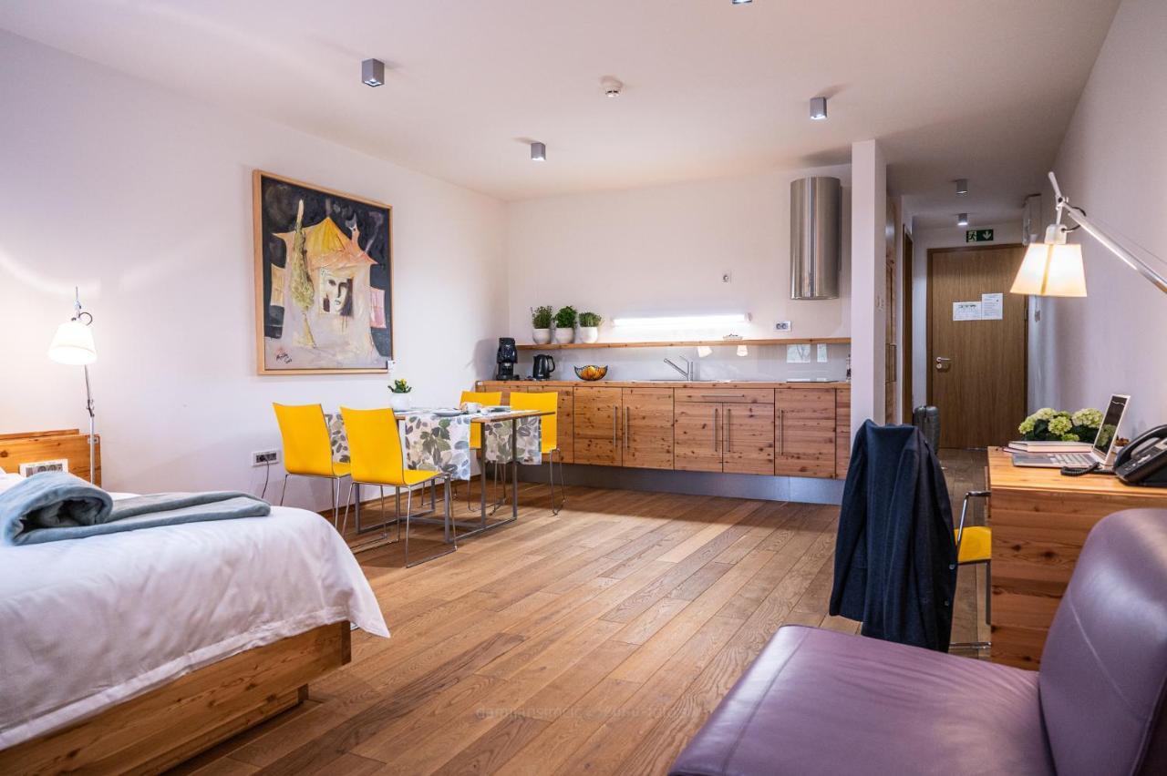 Vila Vipolze - Rooms & J. Suites Exterior foto