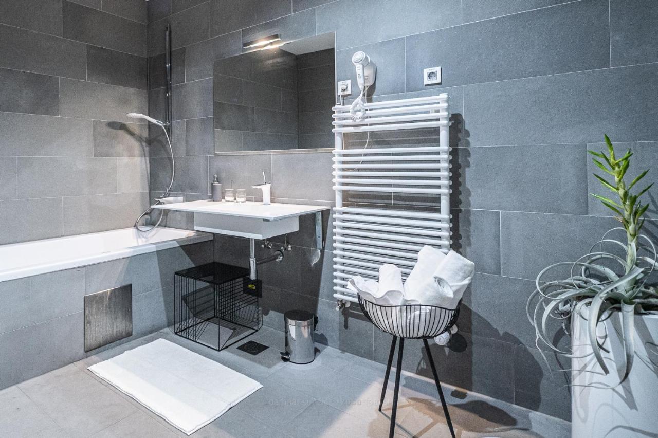 Vila Vipolze - Rooms & J. Suites Exterior foto